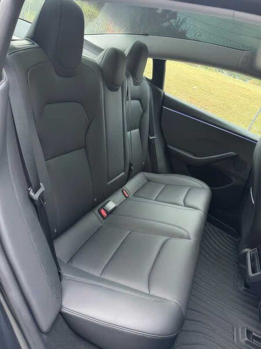 Tesla Model 3      2024