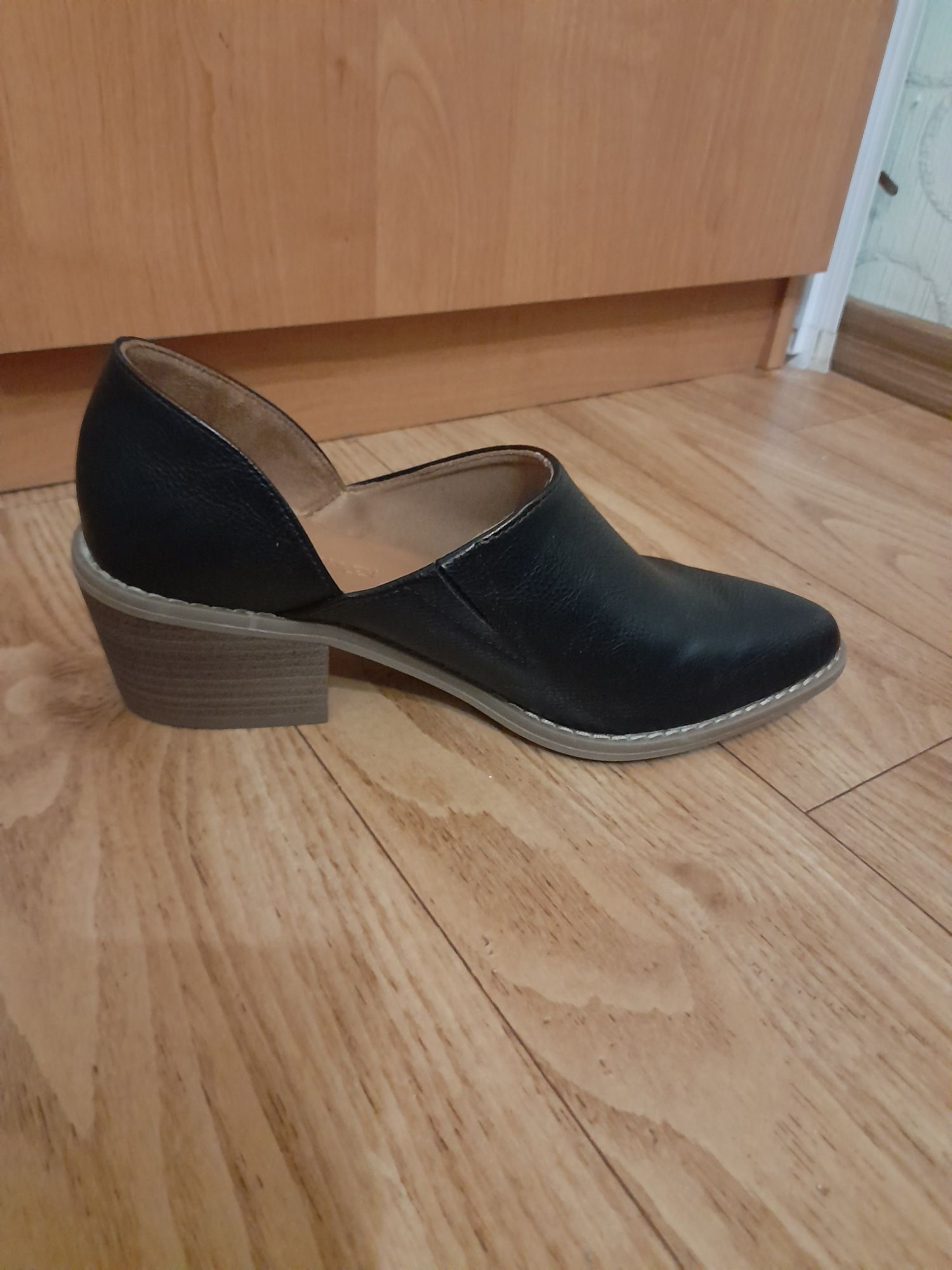 Жіноче взуття туфлі