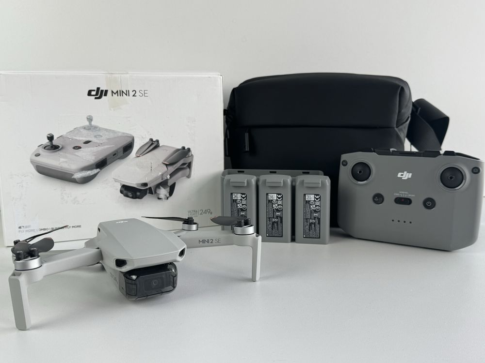 Квадрокоптер/Дрон DJI MINI 2 SE Fly More Combo