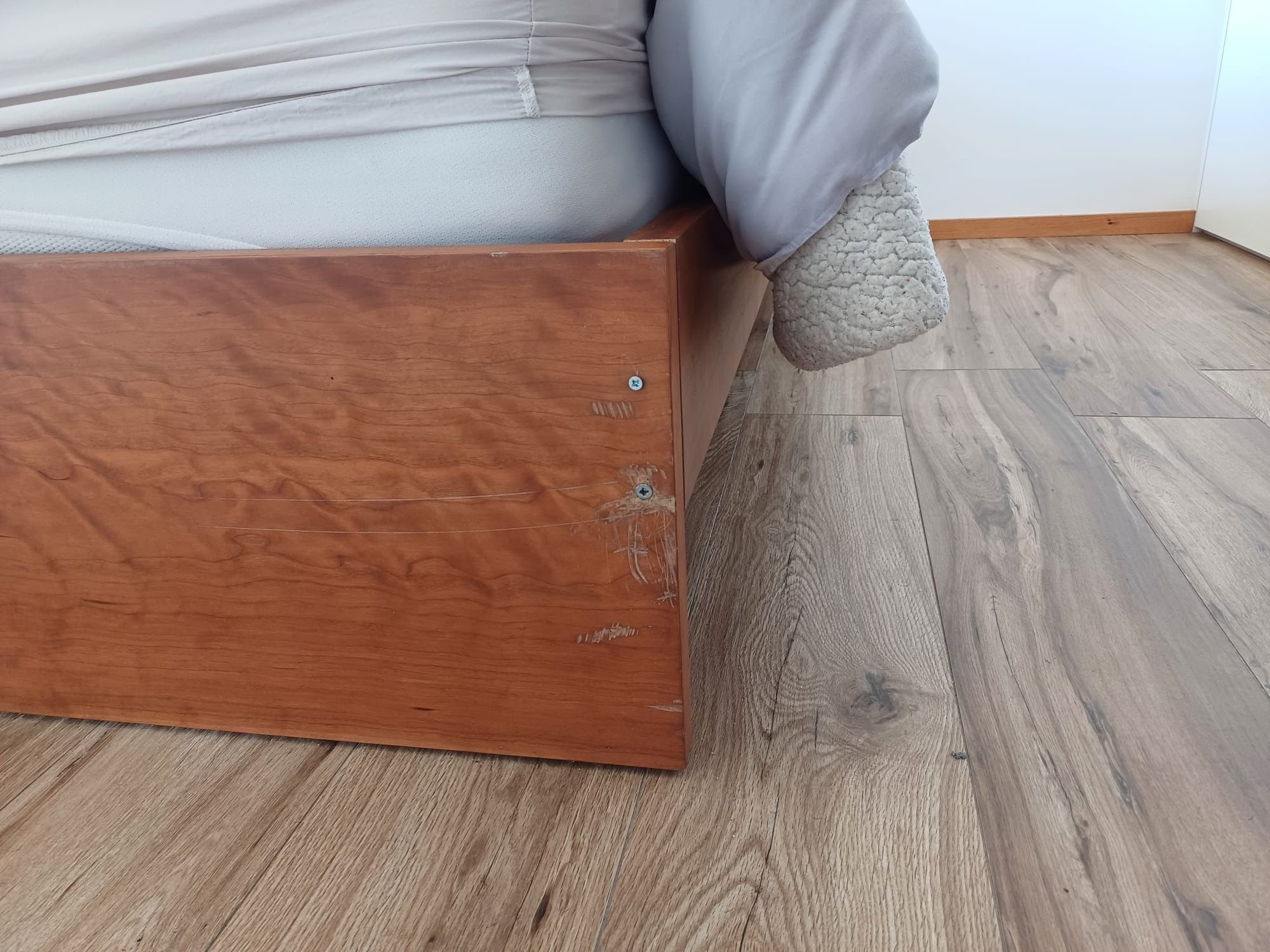 Cama casal, pouco uso ( sem colchão)