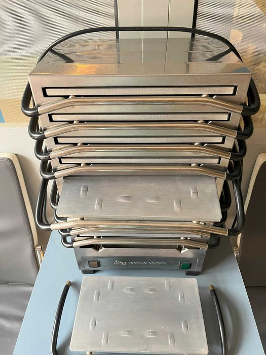 Piec gastronomiczny do podtrzymania gorących posiłków.