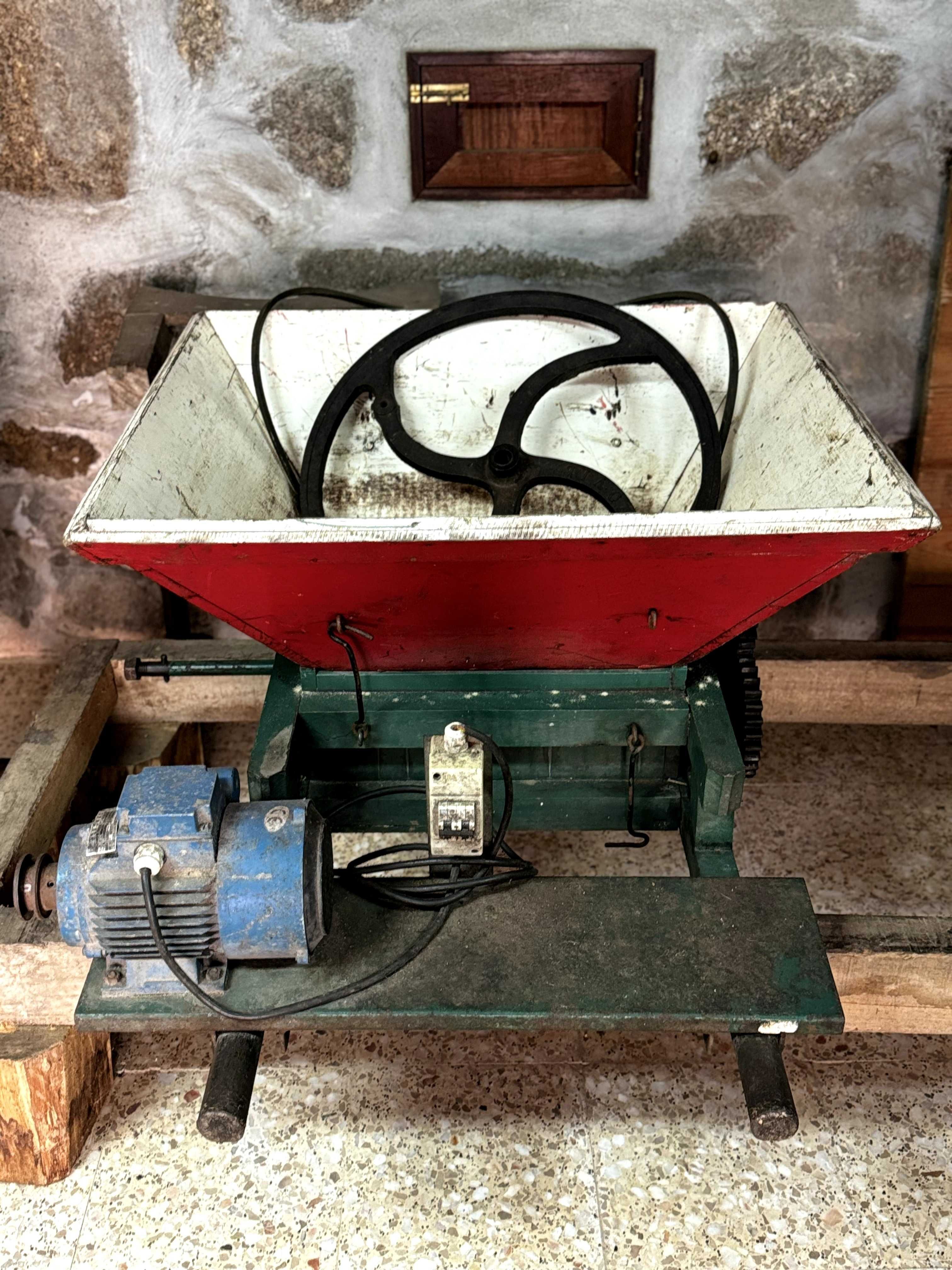 Ralador de Uvas com motor elétrico