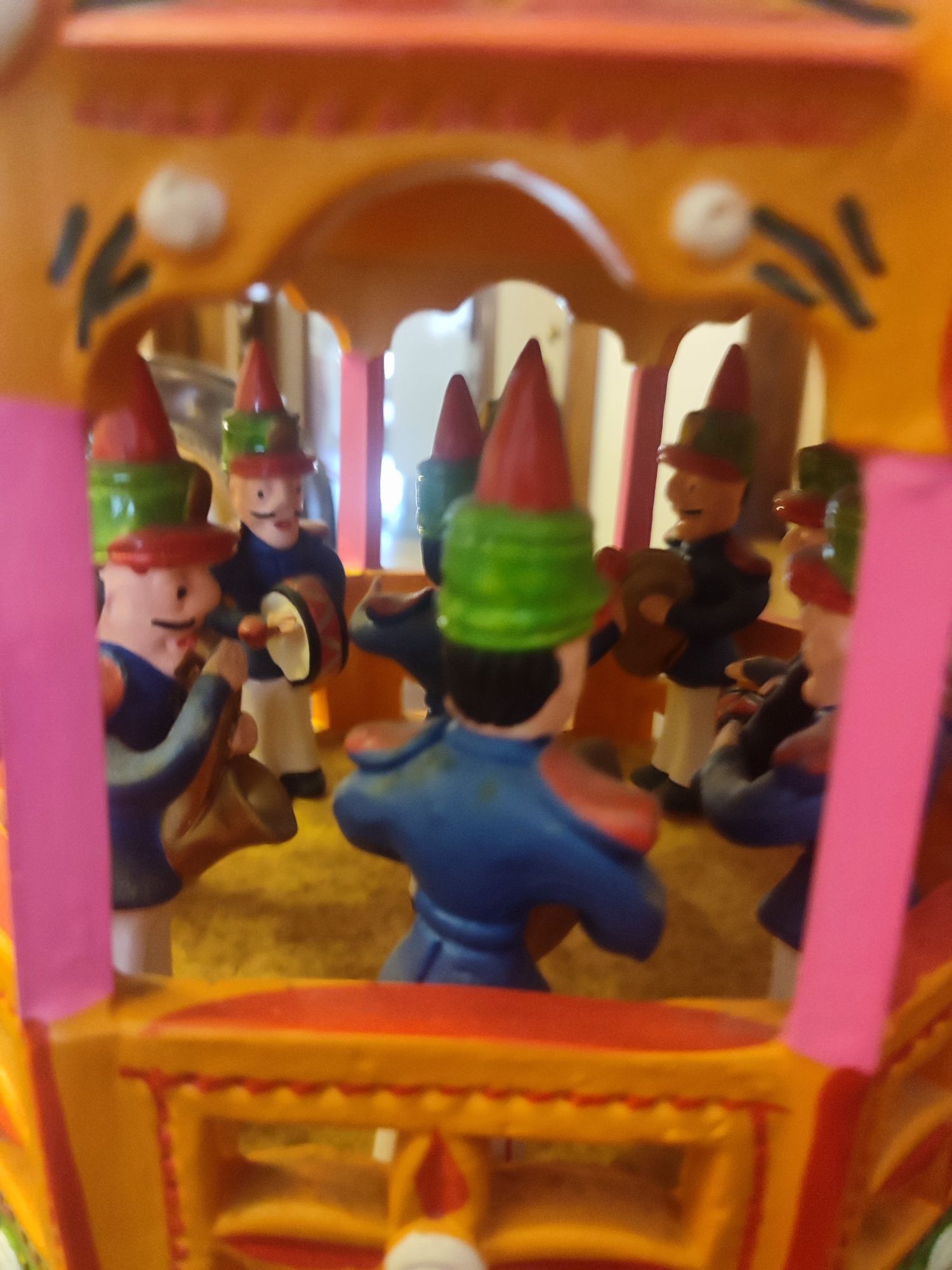 Vendo coreto  muito bonito com figuras Negociável