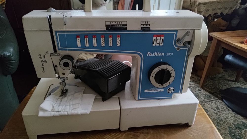 Швейна машинка  Victoria