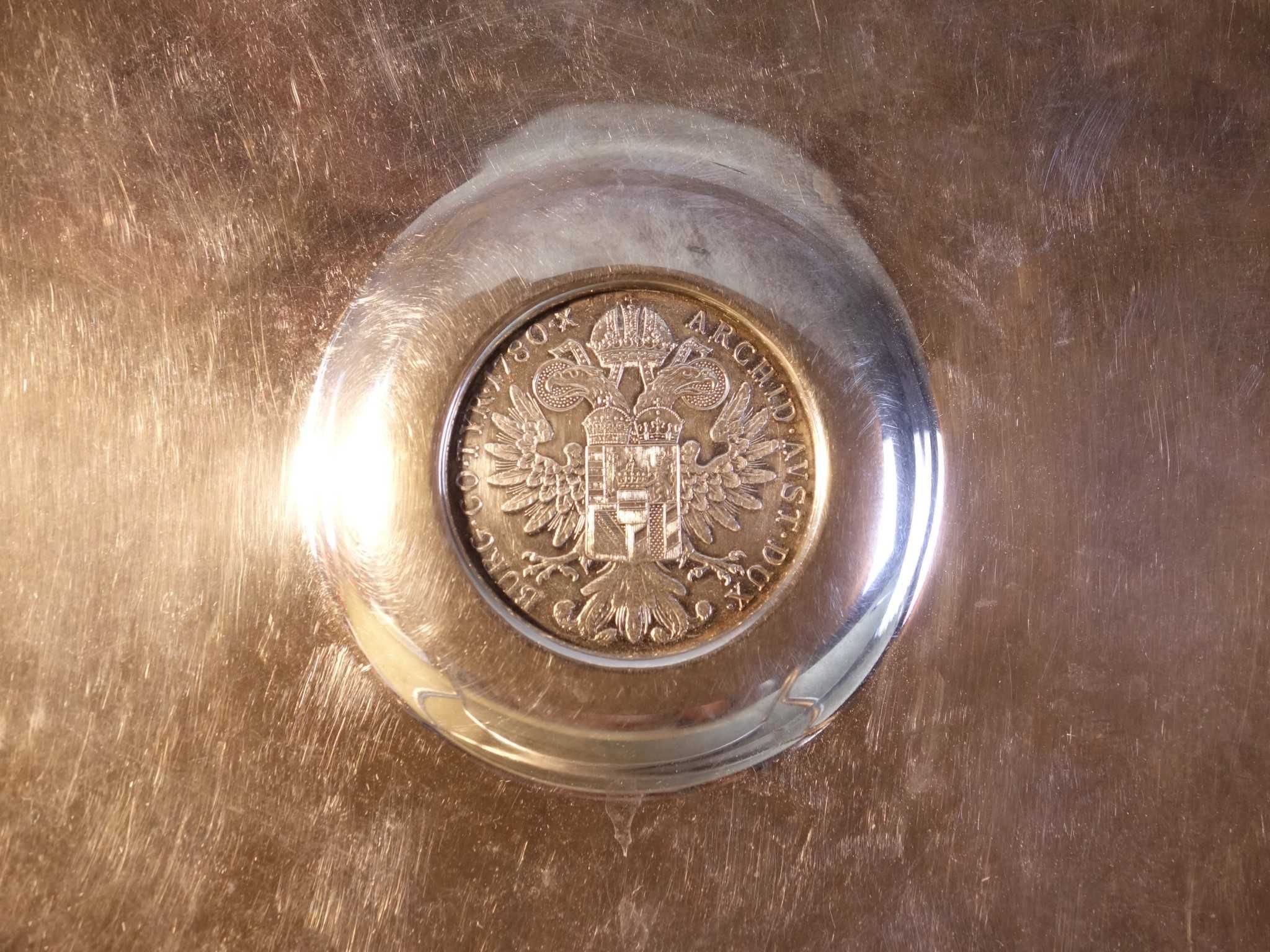 Srebrny talerz ze srebrną monetą - talar Maria Teresa -srebro 800 237g