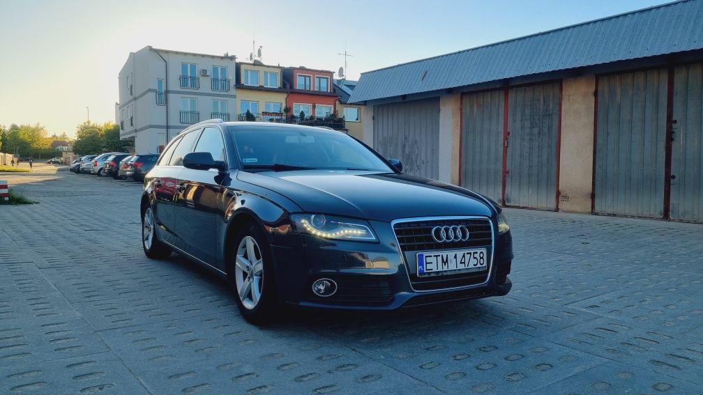 Audi a4 b8  2.0 TDI super stan 2011 rok