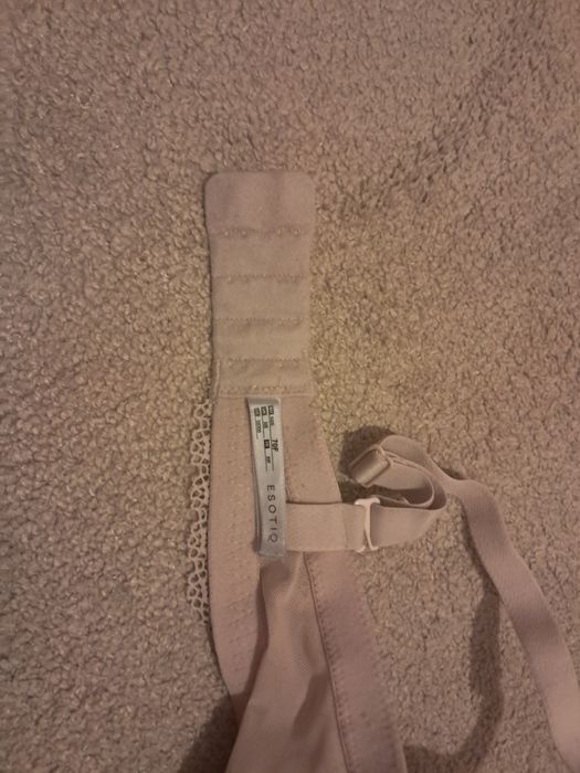 Biustonosz firmy Esotiq rozm. 70F