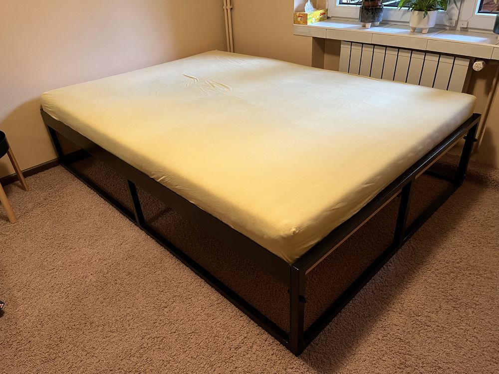 Łóżko industrialne metalowe 140x200 cm z materacem Janpol