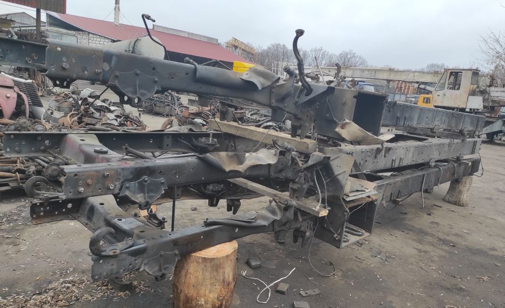 Рама Зіл 131 нового стану в зборі з траверсами