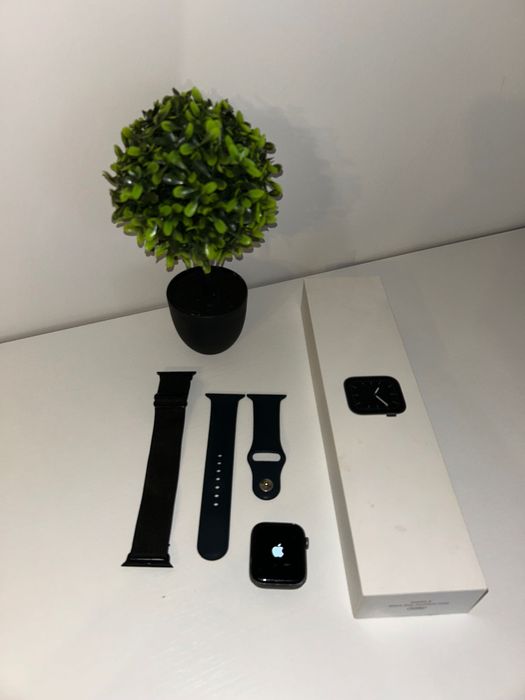 Apple Watch Series 5, 44mm