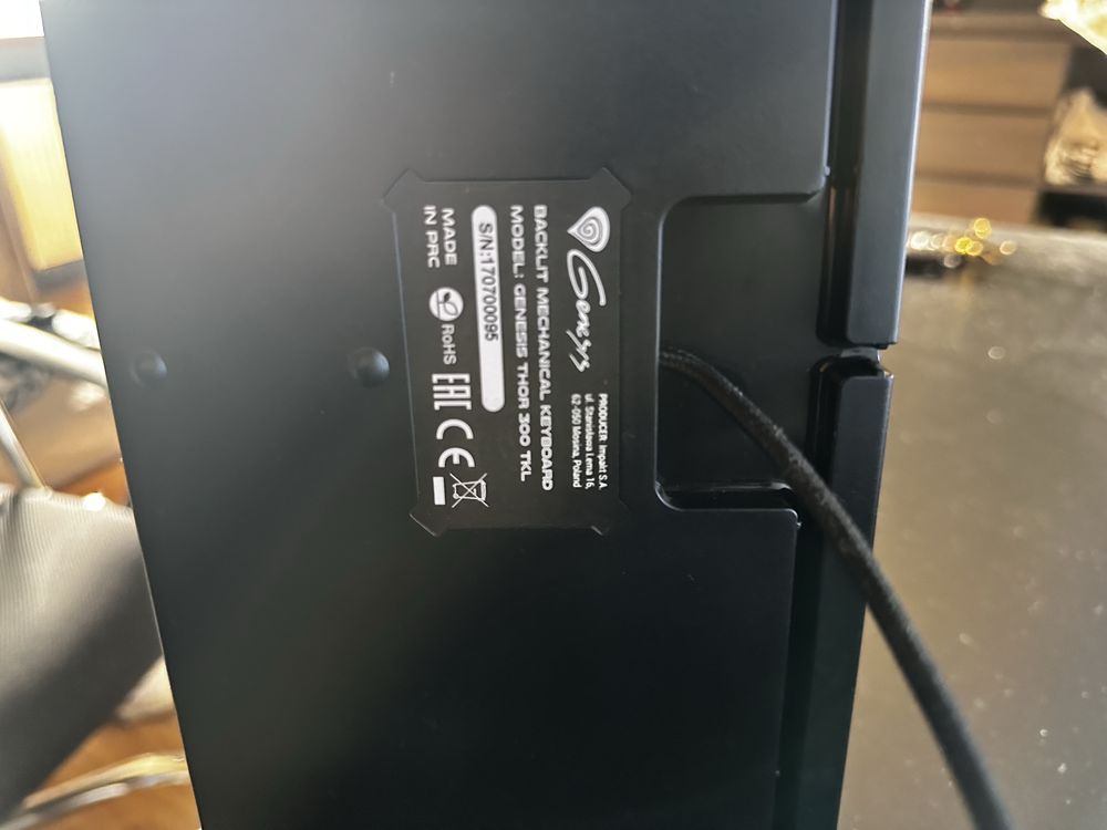 Klawiatura genesis thor tkl 300 red switch białe podświetlenie