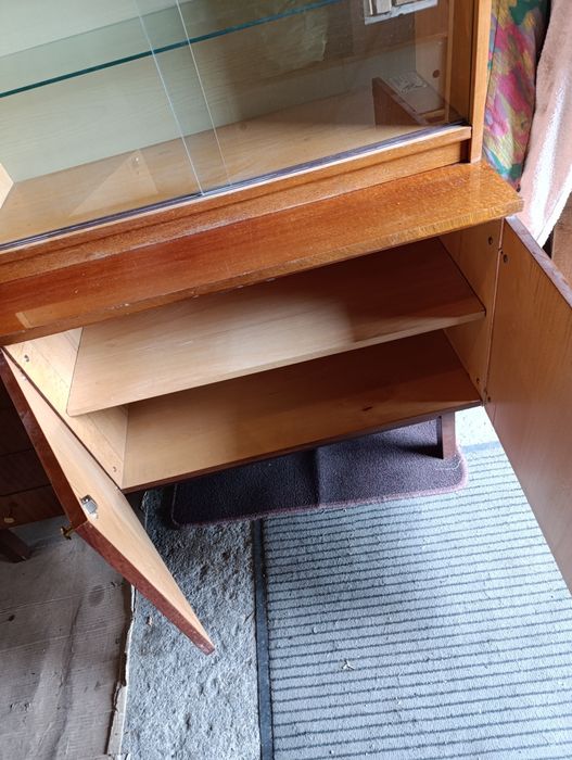 Witryna komoda highboard w stylu Art ,deco wykonane z litego drewna.