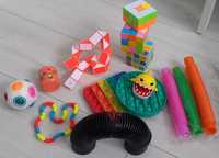 Іграшки головоломки, конструктори, попіт, пружинки, кубики-рубики