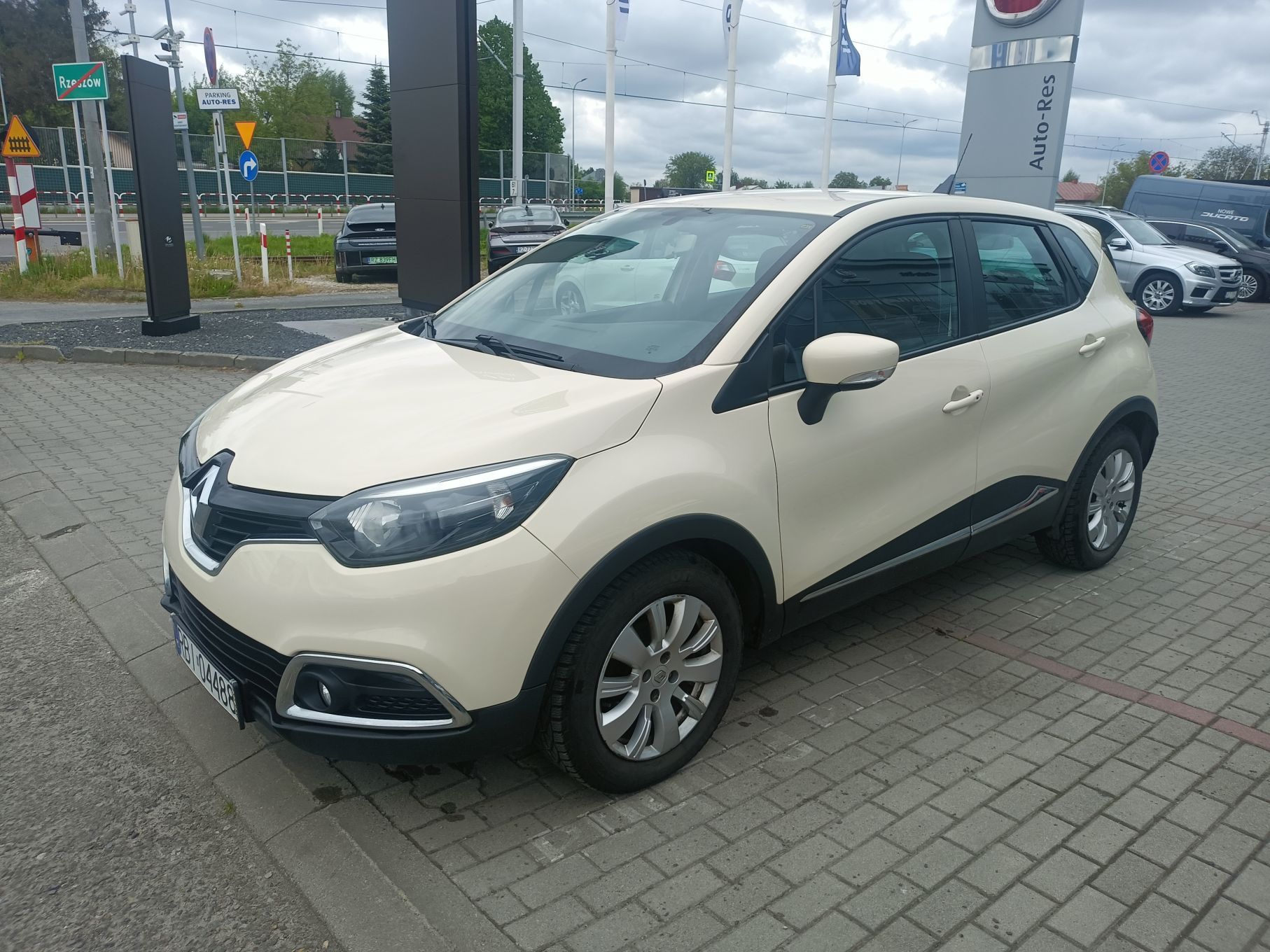 Renault Captur salon Polska