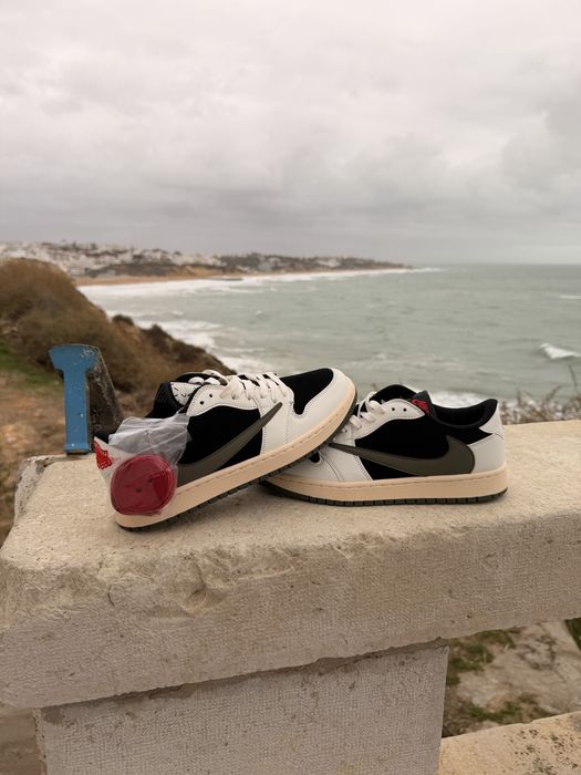 Jordan 1 x Travis Scott