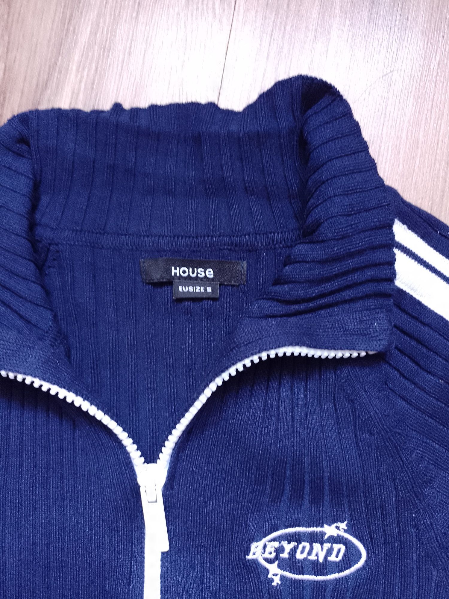 Rozpinany sweter ze stójką granatowy
39,99 PLN
Cena regularna 
99,99 P