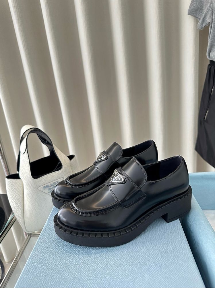 Лофери  Prada..,