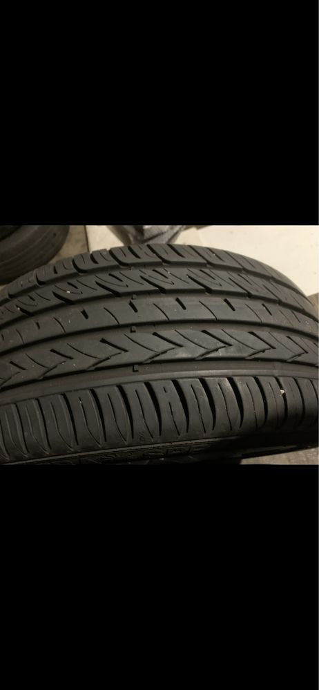 Продам комрлект літньої гуми 225/45 R17 стан нової!