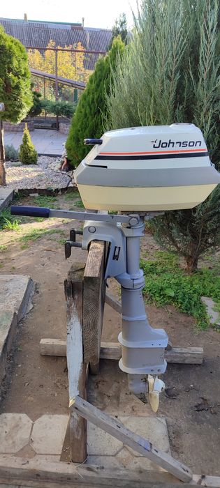 Лодочний мотор двигун Johnson Evinrude 4