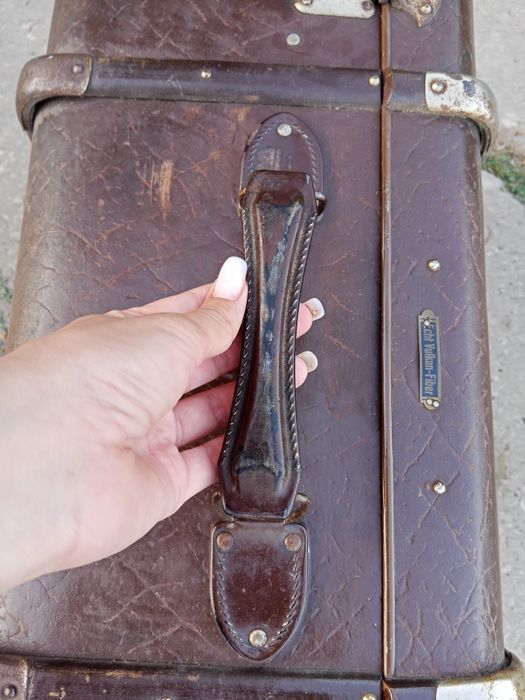 Старовинна валіза в ретро стилі