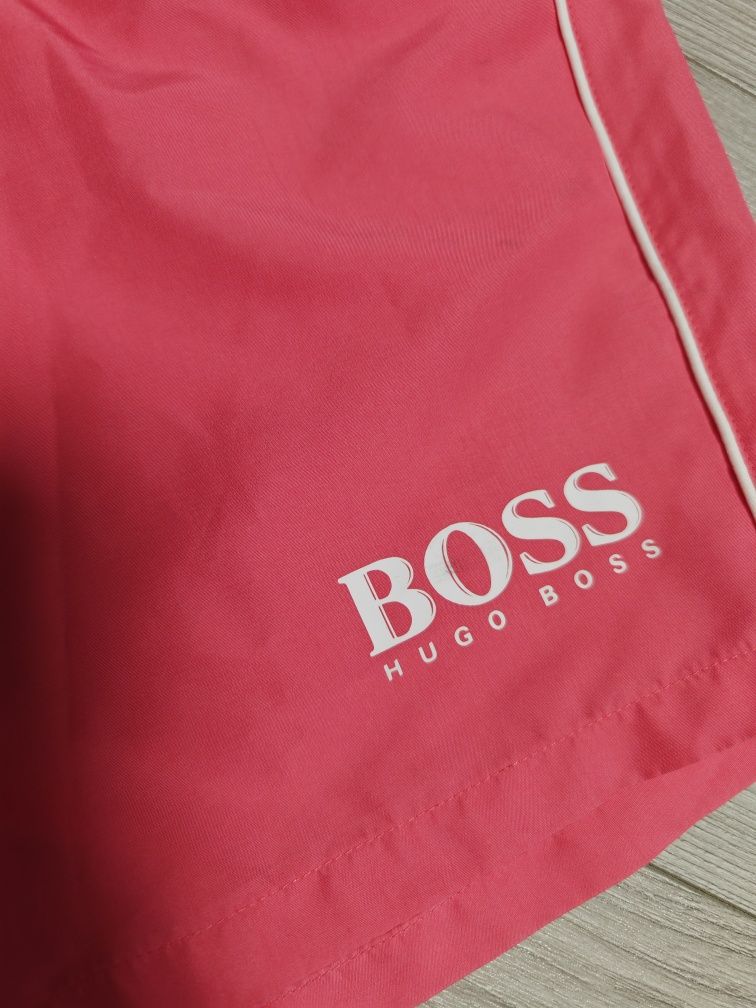 Super model spodenek z siateczką Hugo Boss rozm XL jak  nowe