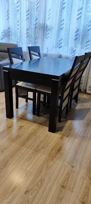 Stół Black Red White rozkładany z 6 krzesłami