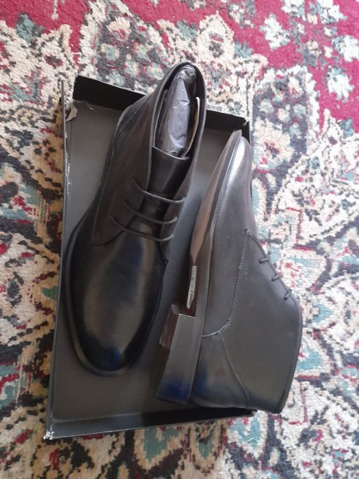 Нові речі з бірками.