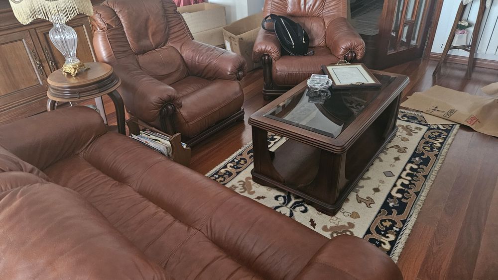 Sofás em Pele de excelente qualidade.