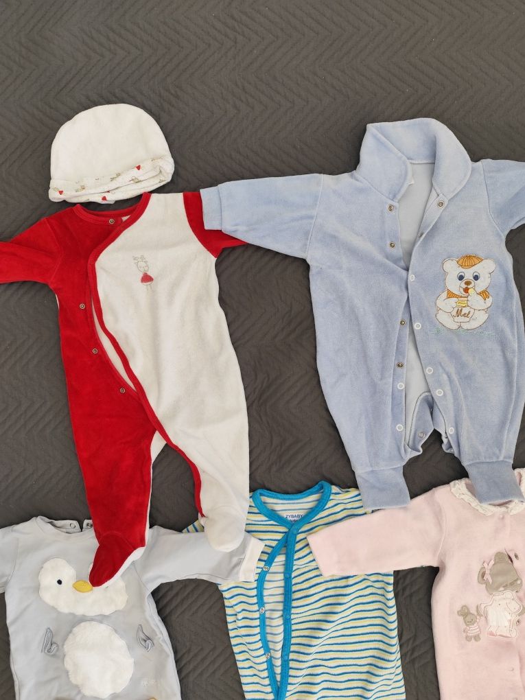 Babygrows/ pijamas 6 meses