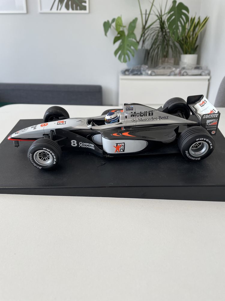 Model F1 McLaren Mercedes MP4/13 Hakkinen 1/18 Minichamps uszkodzony