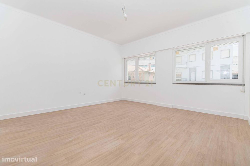 Apartamento T1 com Garagem e arrecadação em Santarém.