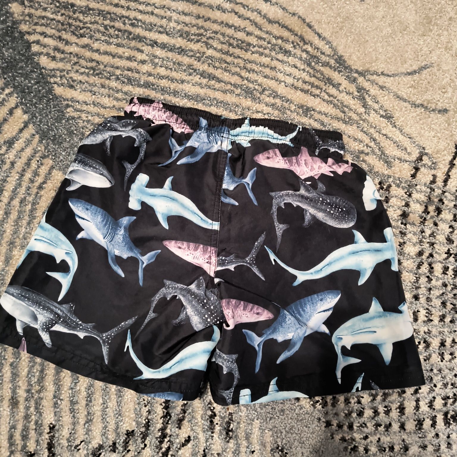 Шорты пляжные принт акулы 6-8лет