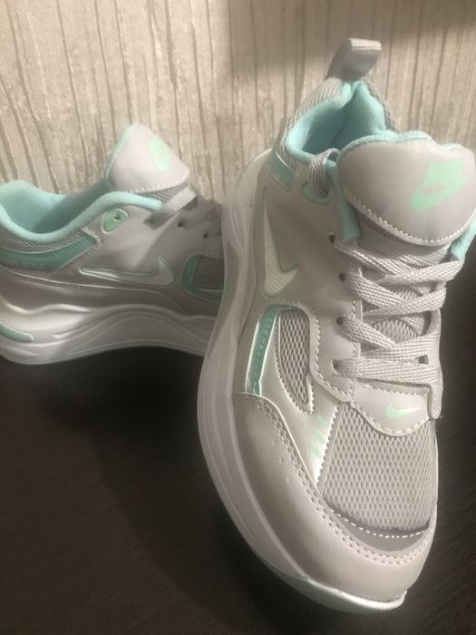 Кросівки з екошкіри