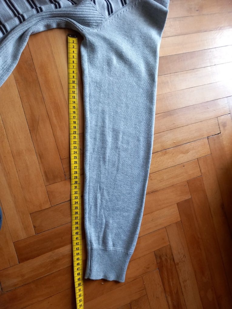 Sweter męski z dekoltem w serek Burton