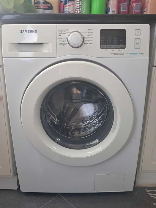 Máquina de Lavar Roupa Samsung EcoBubble 7 kgs a funcionar bem
