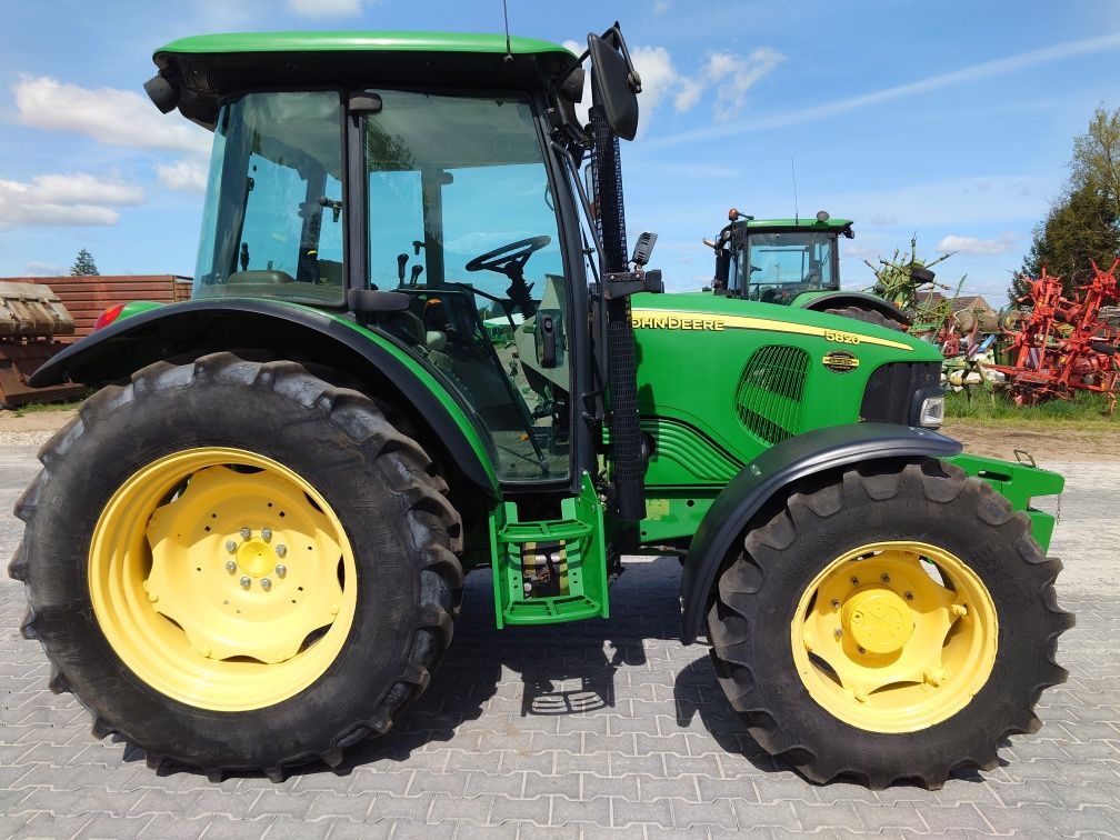 Ciągnik JOHN DEERE 5820 PowerQuad pneumatyka