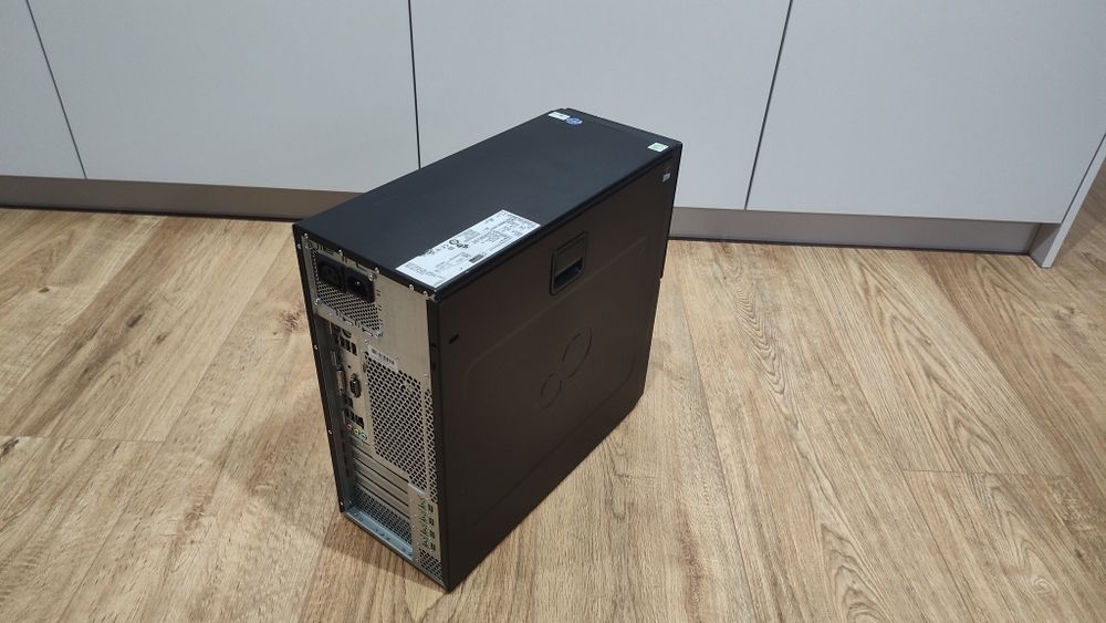 Komputer biurowy Fujitsu Core i3 Windows 10 8GB ram Dysk SSD 120GB