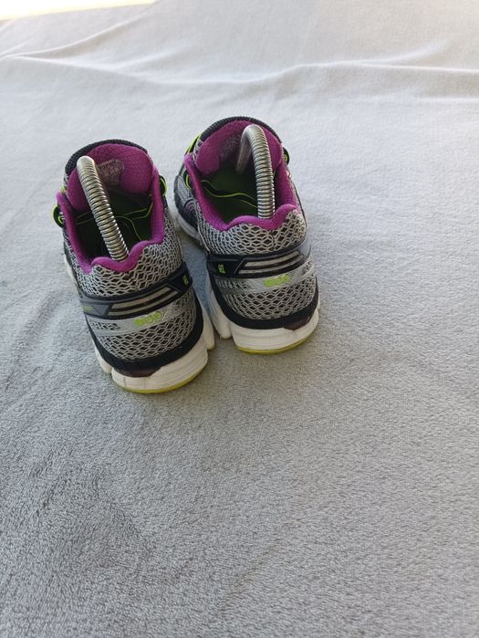 Женские кроссовки беговые ASICS р37