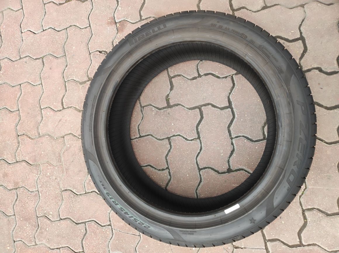 225.45.19 jedna opona Pirelli P Zero PZ4 dot 2021