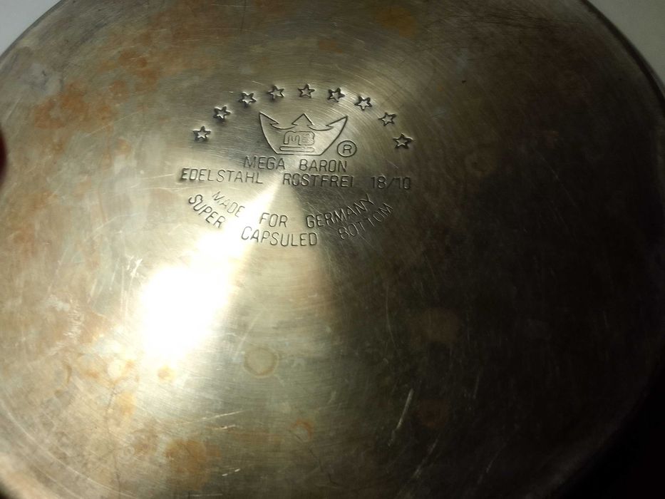 Сковорода з нейравiки для жарки,тушiння.