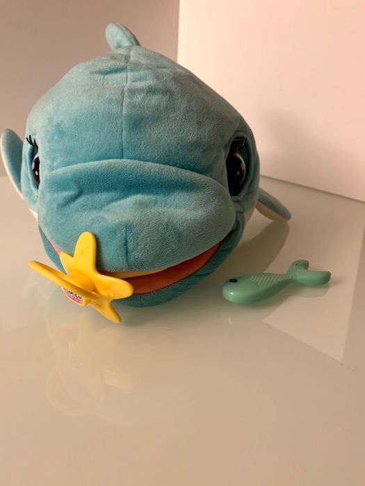 Blu Blu Baby Dolphin - Golfinho peluche interactivo + oferta 1 peluche