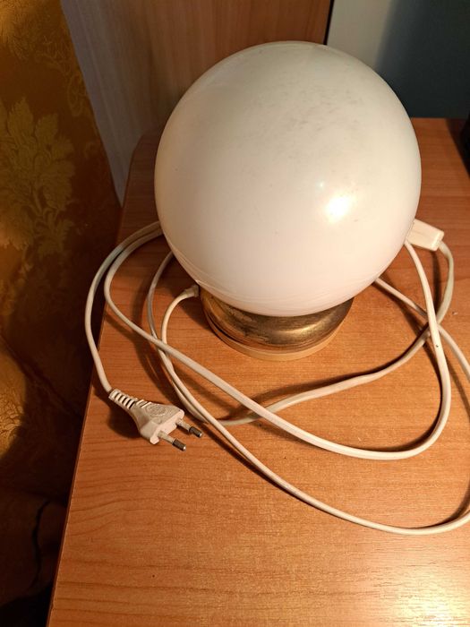 Lampka nocna z białym kloszem (antyk, PRL)