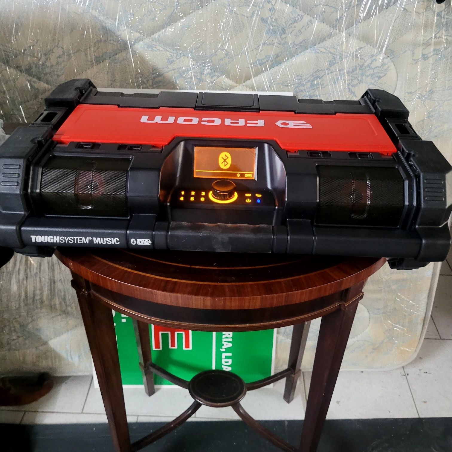 Vendo radio portátil facom