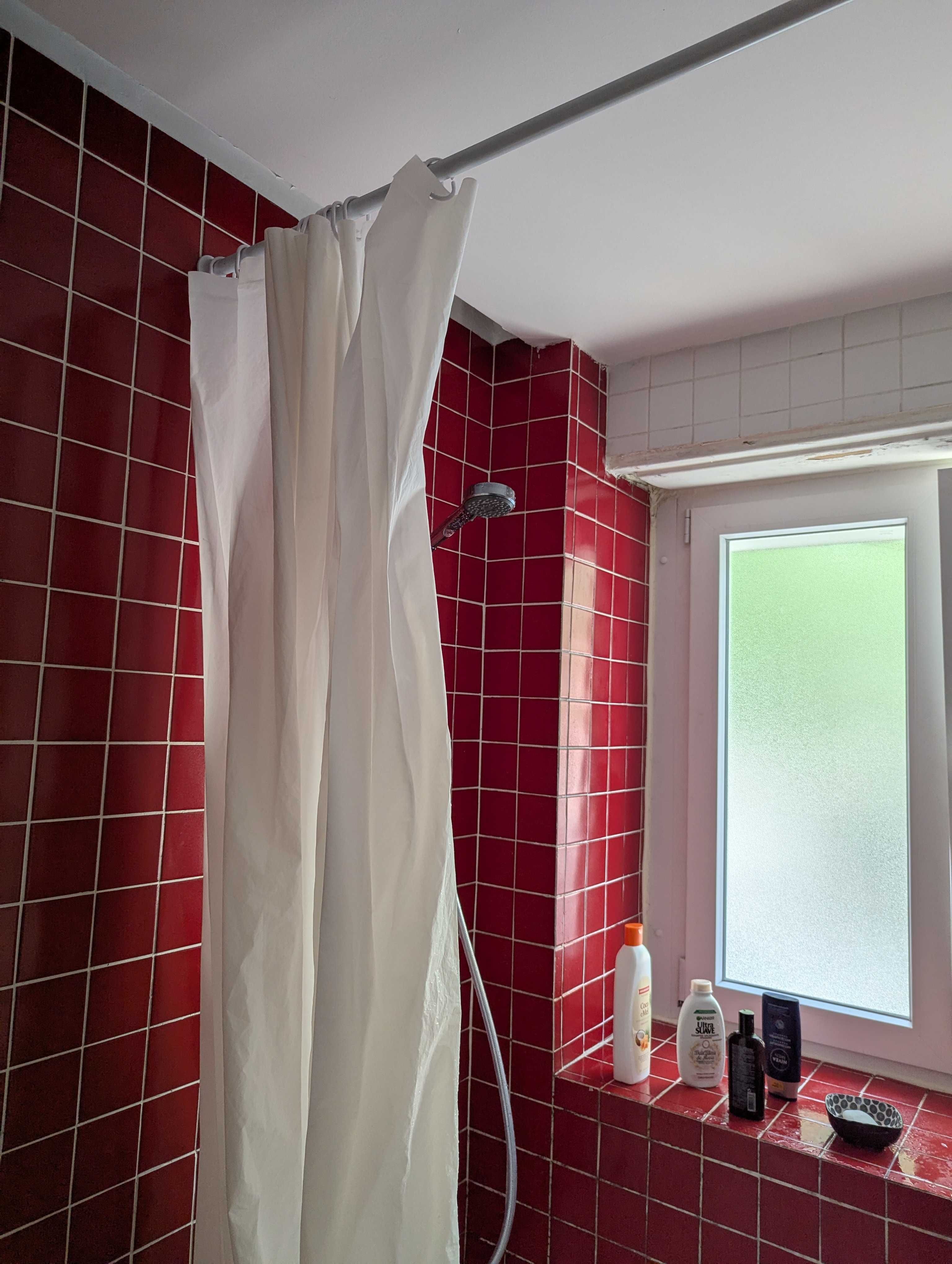 Cortina de duche branca + varão extensível