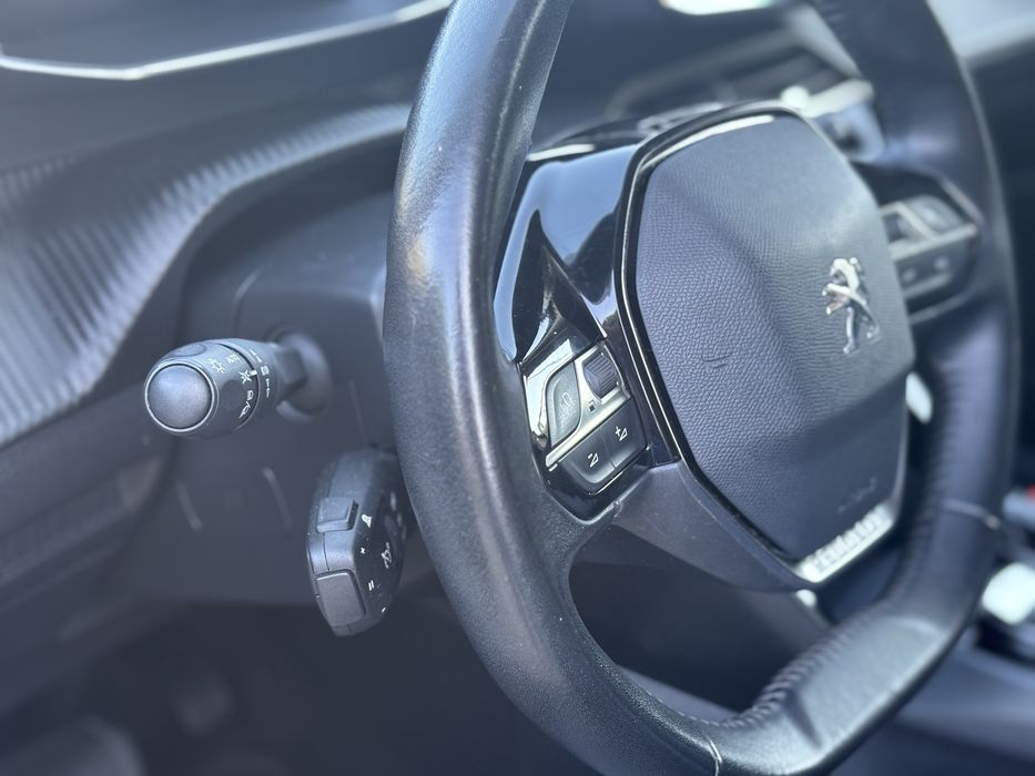Peugeot E-2008 Allure