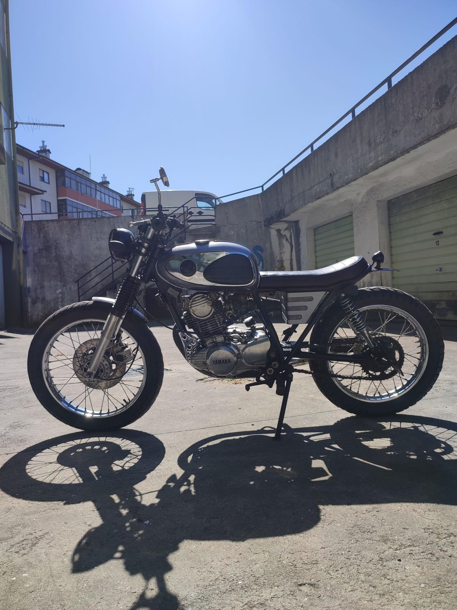 Yamaha sr 250 café racer