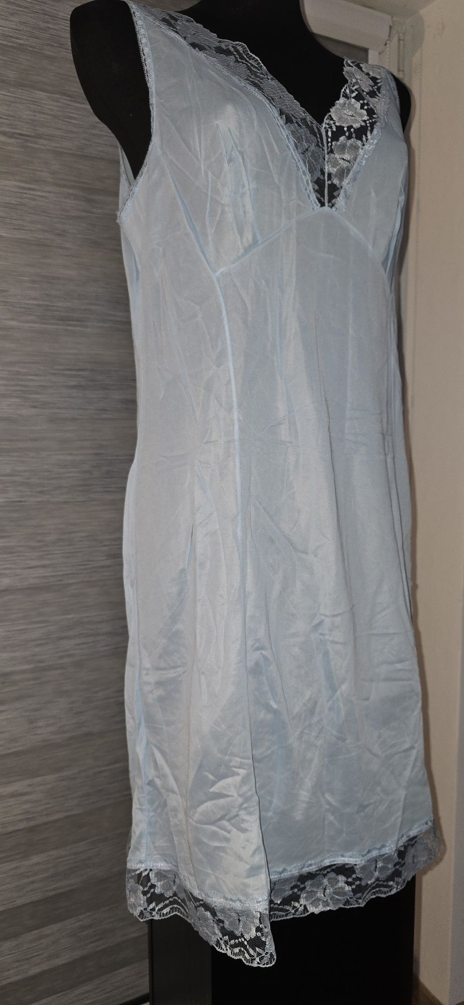 Elegancka Jasnobłękitna Halka Na Szerokich Ramiączkach Roz. 5XL/50/22