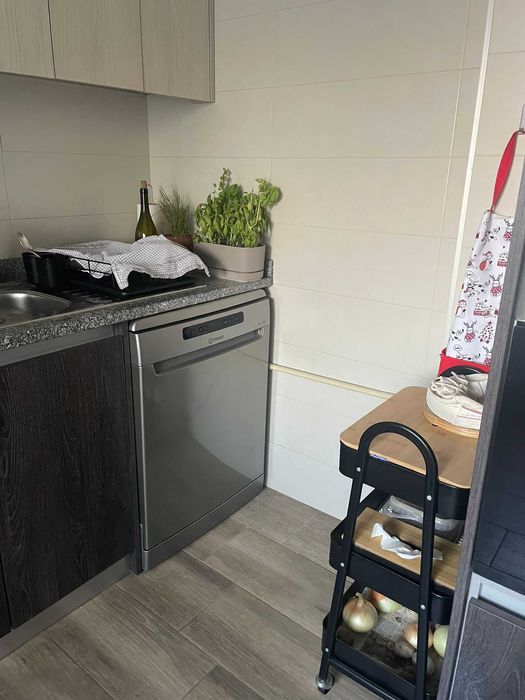 Máquina de Lavar Loiça Indesit