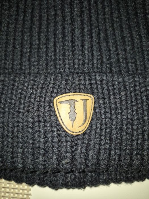 Продам чоловічу шапку Trussardi