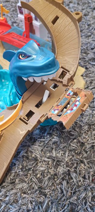 Іграшки Хотвілс (Акула та Фура)